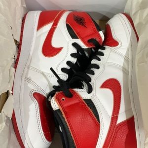 Nike heritage Jordan 1 highs size 5 youth
